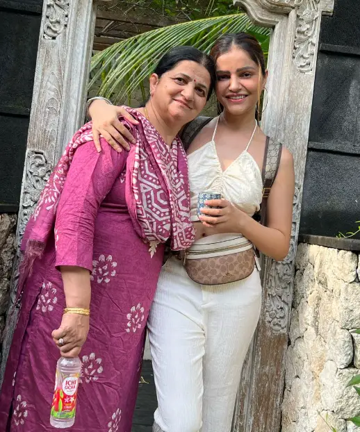 Rubina Dilaik mother