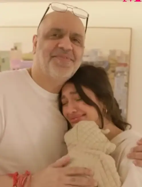 chikki panday with daughter