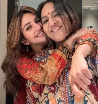 sreeleela with her mother