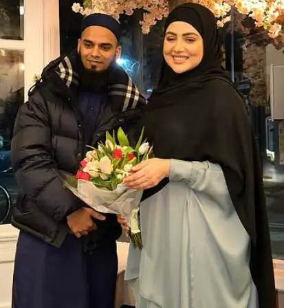 Mufti Anas with her wife sana khan