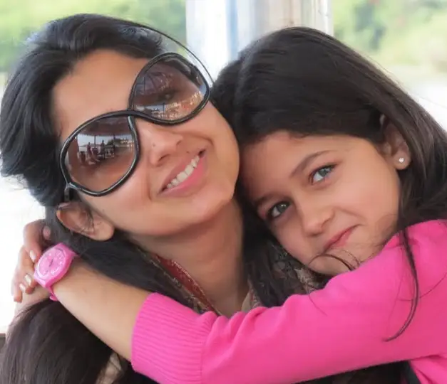 Naomika Saran wih her mother