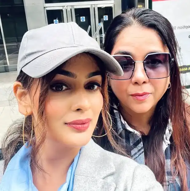 Tanisha Mehta with her mother