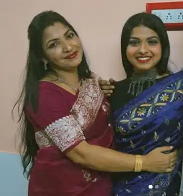 Arunita Kanjilal with her mother